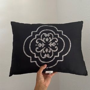 Decorative bed pillow